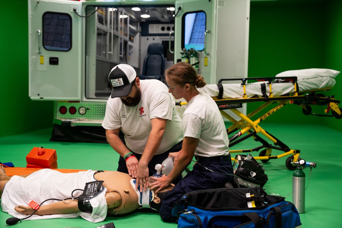 paramedicine students training on a dummy